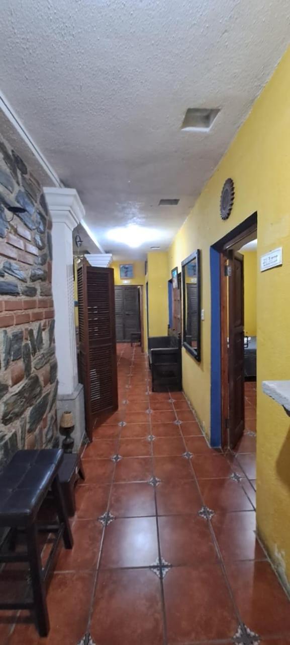 Hotel Posada Gutierrez Antigua Bagian luar foto