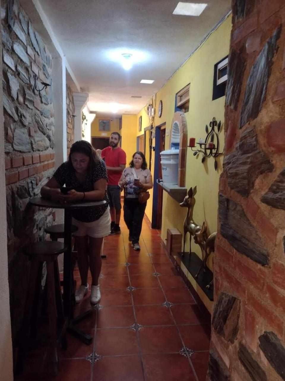 Hotel Posada Gutierrez Antigua Bagian luar foto